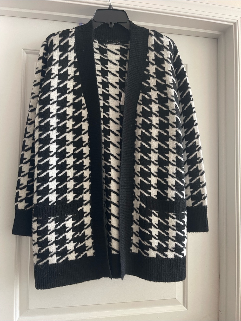 T Tahari Black and White Houndstooth Open Front Cardigan